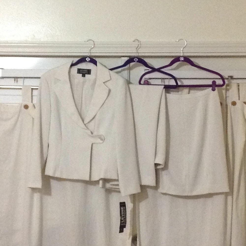 Larry Levine LEVINE CLASSICS  Petite Suit